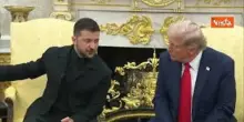 Zelensky consegna a Trump una lettera scritta da sua moglie per Melania Trump
