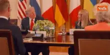 Vertice su Ucraina alla Casa Bianca, la foto di gruppo con Trump, Meloni, Zelensky e i leader Ue