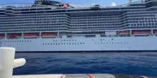 Nave MSC verso Napoli scortata dalla Guardia Costiera, le immagini