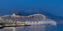 La nave MSC World Europa approda a Napoli dopo l'avaria