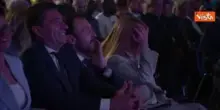 Standing ovation per Meloni prima dell'intervento al Meeting di Rimini, la premier commossa