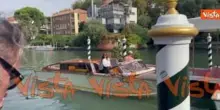 Venezia 82, Caterina Milicchio in posa per i fotografi al Lido per la Mostra del Cinema