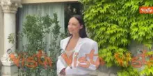 Venezia 82, Valentina Cabassi in posa per i fotografi al Lido per la Mostra del Cinema