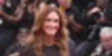 A Venezia Julia Roberts illumina il red carpet dopo la pioggia