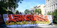 Leoncavallo, cresce la tensione a Milano: uova e petardi contro le forze dell'ordine