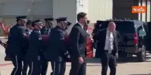 Omicidio di Charlie Kirk, JD Vance scorta il feretro in Arizona sull'Air Force Two