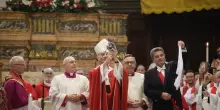 A Napoli si ripete il miracolo di San Gennaro, il sangue si è sciolto