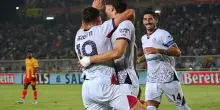 Cagliari corsaro a Lecce, Belotti torna al gol con una doppietta