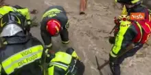 Maltempo in Lombardia, strade allagate e auto sommerse dall'acqua a Como