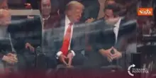 Trump ed Elon Musk seduti vicini al funerale di Charlie Kirk