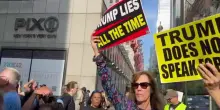 New York, manifestanti anti-Trump fuori dal Palazzo di Vetro