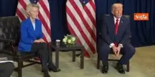 La stretta di mano tra Trump e von der Leyen a margine dell'Assemblea generale dell'Onu