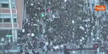 Un fiume di gente al corteo pro Gaza a Roma, le immagini dagli elicotteri della Polizia