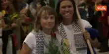Flotilla, Greta Thunberg rimpatriata con 170 attivisti. Accolta con omaggio floreale ad Atene