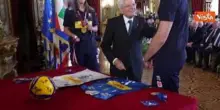 Mattarella riceve Italvolley, per lui in dono medaglie, pallone e magliette autografate