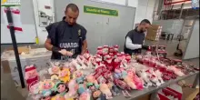Sequestrati a Malpensa 1,5 milioni di figurine e giochi contraffatti
