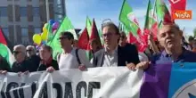 Bonelli e Fratoianni cantano "Bella ciao" alla marcia della pace Perugia-Assisi