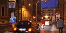 Ztl Centro "accesa anche la notte". Da Trevi a via Veneto monta la rabbia: "Pronti alle barricate"