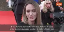 Angelina Jolie: "Chiediamoci perché non si aiuta la gente di Gaza, Sudan e Afghanistan"