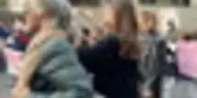 Milano, fiaccolata per Pamela Genini, uccisa a 29 anni dal compagno