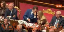 Meloni e Salvini parlano tra loro sui banchi del Governo in Aula al Senato