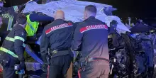 Schianto sulla Colombo, muore una 20enne: l'ipotesi della gara di velocità