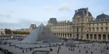 Fermati due "Lupin" del Louvre: stavano per fuggire all'estero. E i gioielli non si trovano