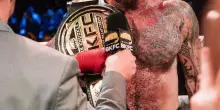 Immenso Alessio Sakara! Il Legionarius batte Chris Camozzi e diventa campione del mondo Cruiserweight BKFC a 44 anni