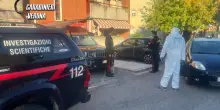Si toglie il braccialetto elettronico e massacra la compagna: un altro femminicidio choc