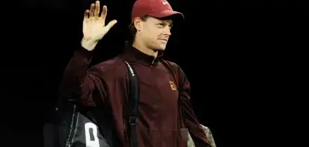 Sinner ai quarti a Parigi, Sonego si arrende a Medvedev