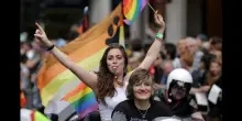 Coppie arcobaleno, per la Consulta le madri potranno riconoscere il figlio nato con procreazione assistita