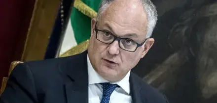 Roberto Gualtieri minacciato sui social: “Mi hai buttato giù casa, ora tocca a te”