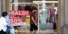 Saldi estivi 2025, Confesercenti: il 10% dei toscani ha già approfittato delle offerte