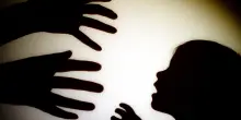Padova, violenza sessuale su nipote e pedopornografia: arrestato nonno