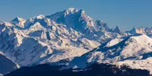 Monte Bianco, alpinista precipita e muore durante una scalata