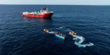 Migranti, la nave di Emergency recupera 2 cadaveri al largo della Libia