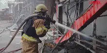Ucraina, gli incendi dopo gli attacchi su Kharkiv