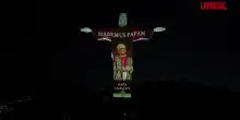 Brasile, statua del Cristo Redentore illuminata con immagine di Papa Leone XIV