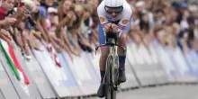 Giro d’Italia, Tarling vince la cronometro di Tirana: Roglic nuova maglia rosa