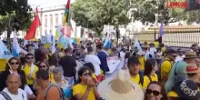 Tenerife, manifestanti in piazza contro il turismo di massa