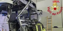 Scontro tir-bus scolaresca nel Comasco: le immagini dei soccorsi