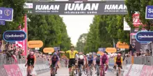 Giro d’Italia 2025, Olaf Kooij vince la 12^ tappa a Viadana