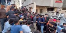 Gaza, si scava tra le macerie dopo raid Idf a Jabaliya: 9 morti