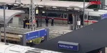Amburgo, attacco con coltello in stazione: 12 feriti, fermata una donna