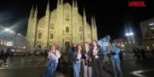 Scudetto Napoli, tifosi in festa in piazza Duomo a Milano