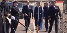 Regno Unito, Kate Middleton ‘battezza’ la fregata antisommergibile: le immagini