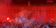 Napoli, tifosi in piazza del Plebiscito esplodono di gioia al gol di McTominay