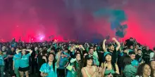 Scudetto Napoli, la città in festa dopo il nuovo ‘miracolo’ di Conte: per l’Inter vittoria inutile