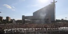Milan, contestazione di migliaia di tifosi contro la società: “Andate tutti via”