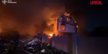 Ucraina, attacchi russi sulla regione di Kiev: edifici in fiamme e vittime